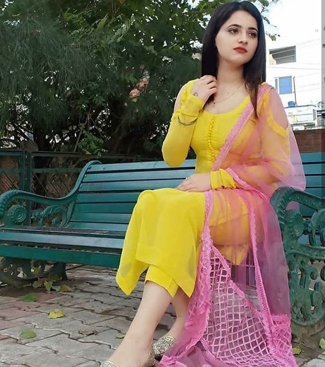 Very Cool Call Girl in Lucknow